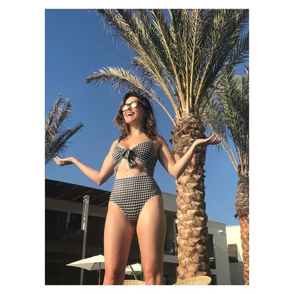 ÜNLÜLERİN PLAJ MODASI