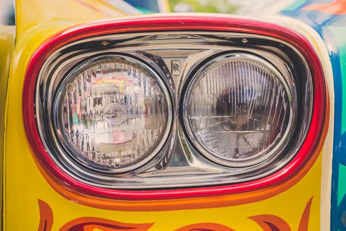 JOHN LENNON'IN ROLLS ROYCE'U SERGİLENİYOR