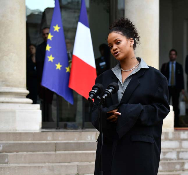 RIHANNA, FRANSA BAŞKANI VE FIRST LADY İLE BİR ARAYA GELDİ