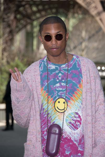 PHARRELL WILLIAMS AYAKKABI TASARLADI