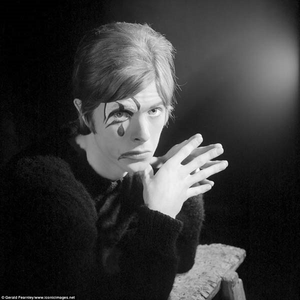 DAVID BOWIE’NİN GÖRÜLMEMİŞ FOTOĞRAFLARI 