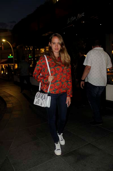 ARKADAŞLARIYLA YEMEK YEDİ