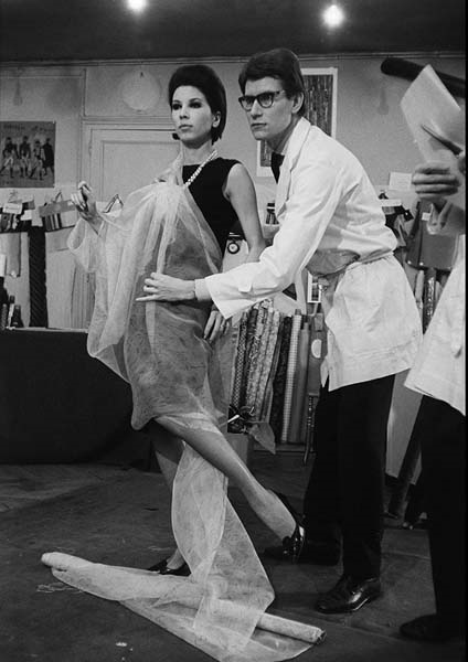 YVES SAINT LAURENT: TARİHİN EN RADİKAL VE ETKİLEYİCİ TASARIMCISI 