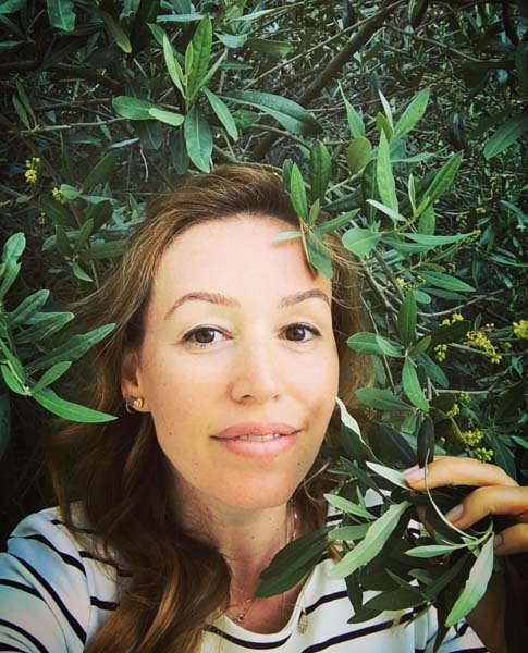 MELDA KAMHİ KOSİF, HEYKEL TASARLADI