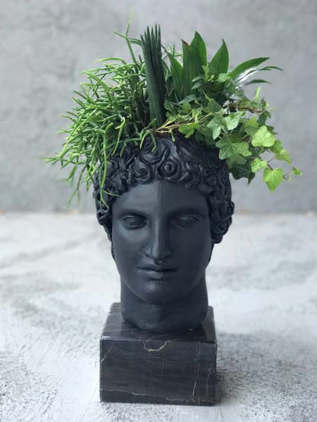 MELDA KAMHİ KOSİF, HEYKEL TASARLADI