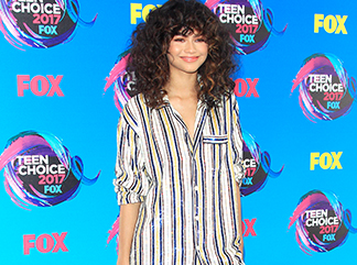 TEEN CHOICE ÖDÜLLERİ KIRMIZI HALI