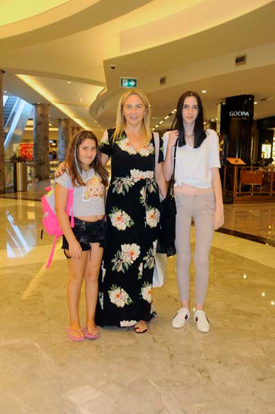 KIZLARIYLA ALIŞVERİŞTE