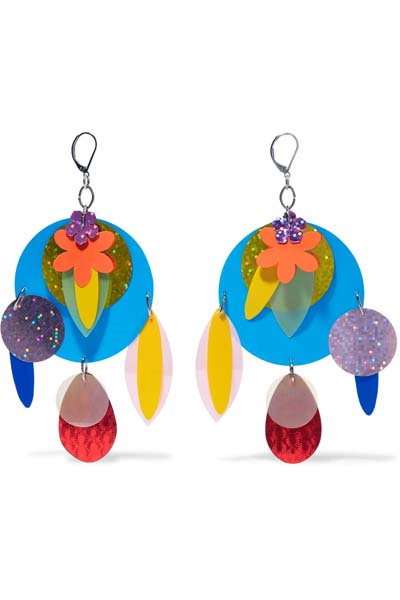 BAŞROLDE SALLANTILI KÜPELER