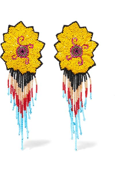 BAŞROLDE SALLANTILI KÜPELER