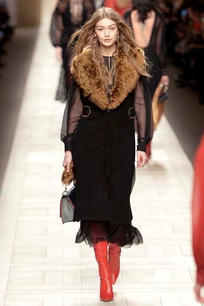 2018 SONBAHAR - KIŞ KIRMIZI BOT MODASI