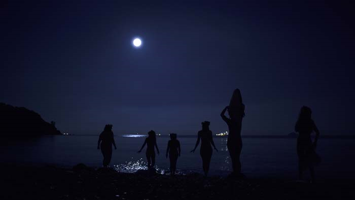 KAF DAĞI’NIN ARDINDA