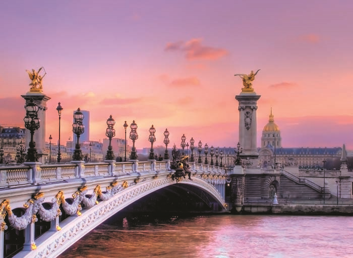 ÖZLEM SÜERLE MODA HAFTASINA DOĞRU