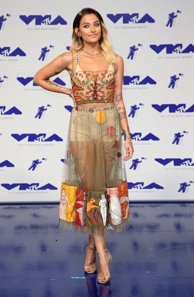 2017 MTV VİDEO MÜZİK ÖDÜLLERİ KIRMIZI HALI