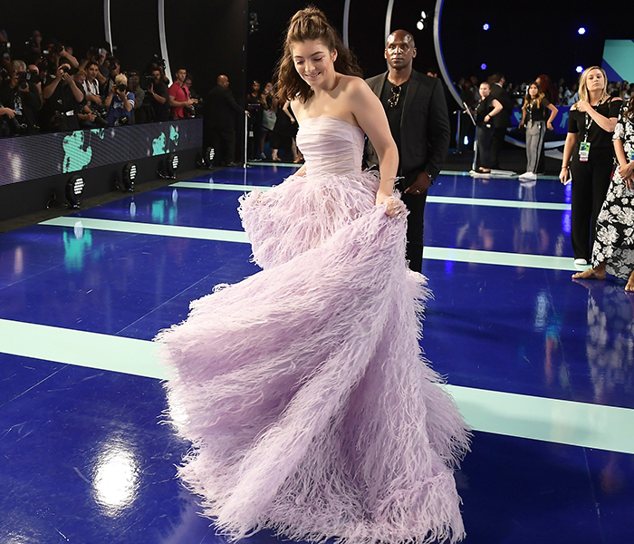 2017 MTV VİDEO MÜZİK ÖDÜLLERİ KIRMIZI HALI