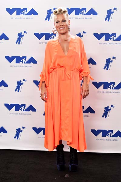 2017 MTV VİDEO MÜZİK ÖDÜLLERİ KIRMIZI HALI