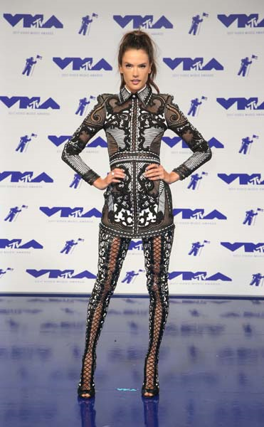 AĞUSTOS AYININ EN ŞIK 10 KADINI