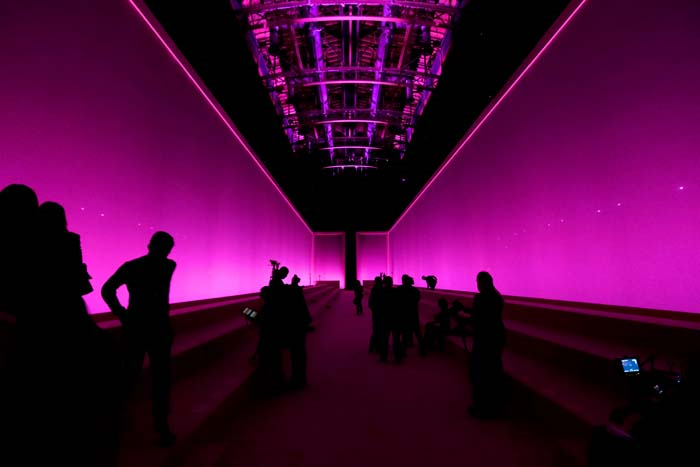 TOM FORD DEFİLESİNE KATILAN ÜNLÜLER