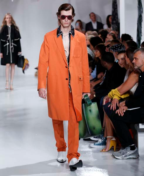 CALVIN KLEIN 2018 İLKBAHAR-YAZ DEFİLESİ