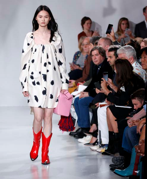 CALVIN KLEIN 2018 İLKBAHAR-YAZ DEFİLESİ