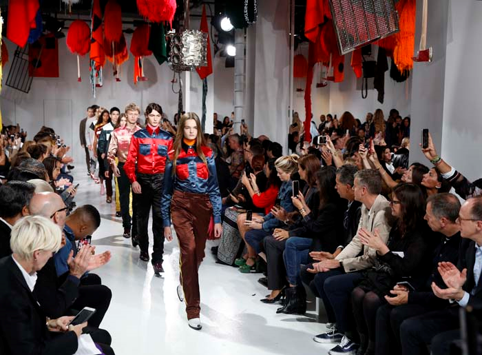 CALVIN KLEIN 2018 İLKBAHAR-YAZ DEFİLESİ