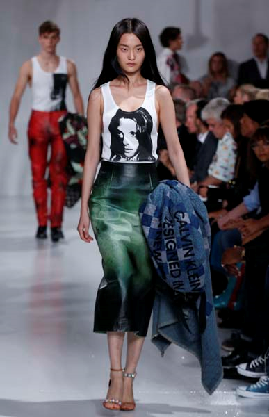 CALVIN KLEIN 2018 İLKBAHAR-YAZ DEFİLESİ