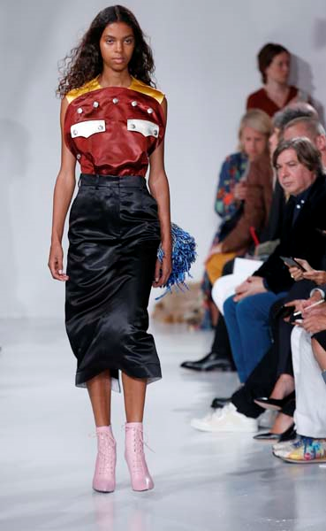 CALVIN KLEIN 2018 İLKBAHAR-YAZ DEFİLESİ