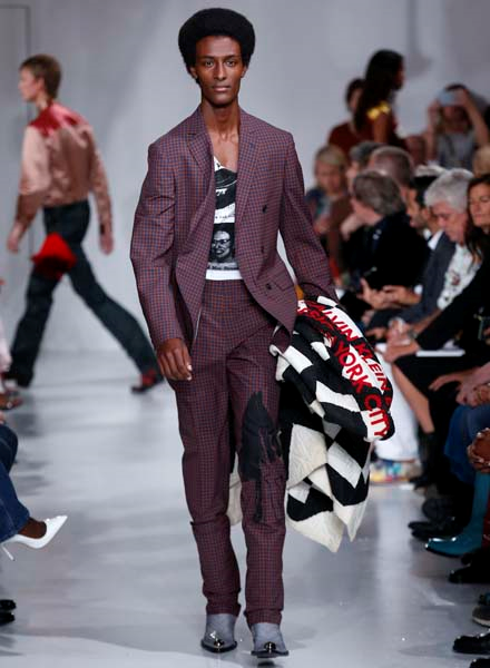 CALVIN KLEIN 2018 İLKBAHAR-YAZ DEFİLESİ