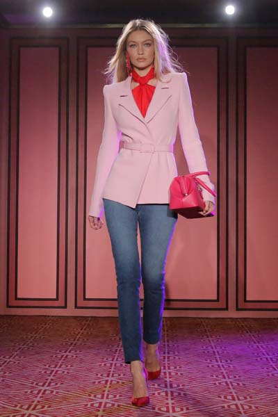 PODYUMLARIN VAZGEÇİLMEZİ: GIGI HADID