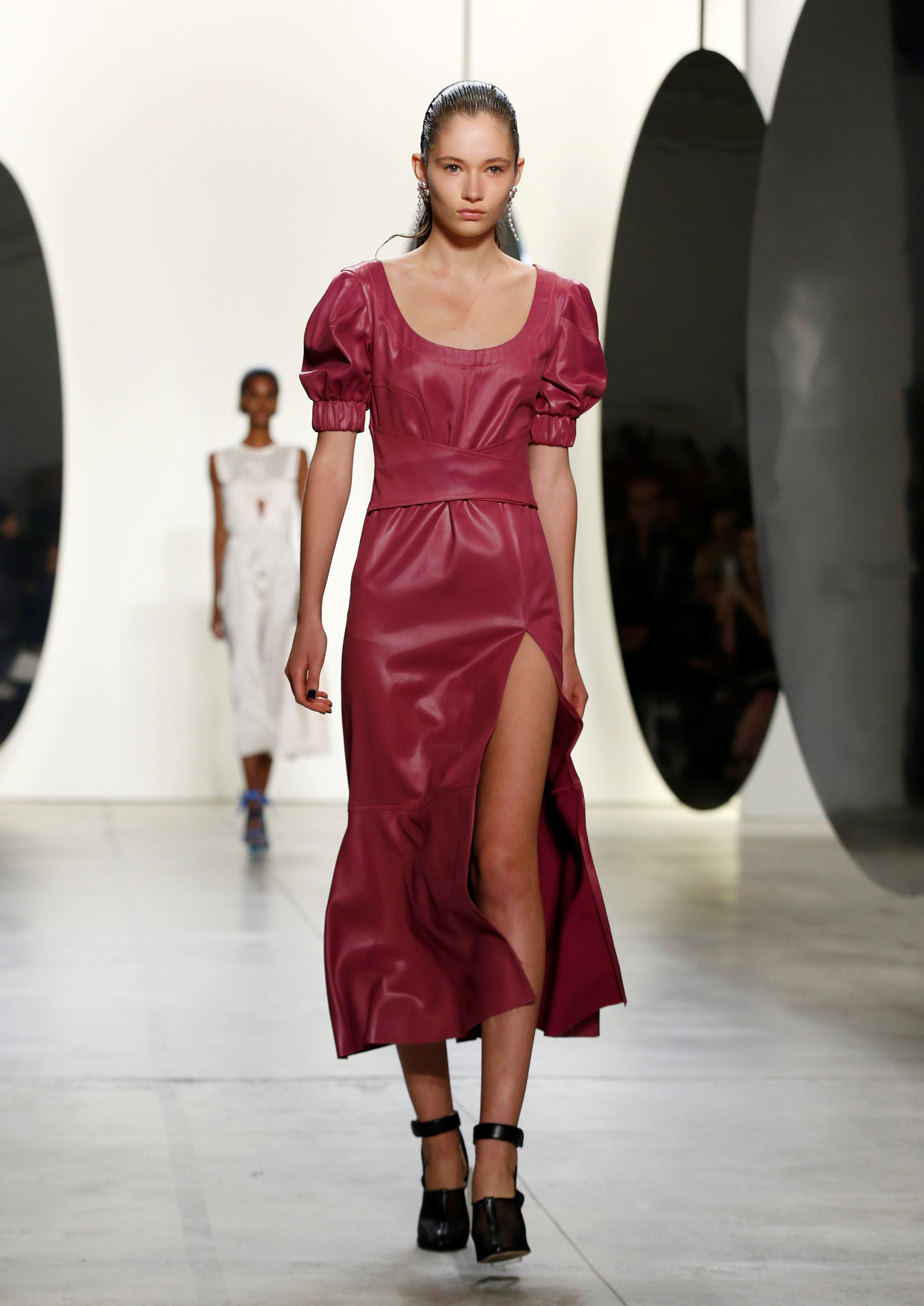 PRABAL GURUNG 2018 İLKBAHAR-YAZ DEFİLESİ