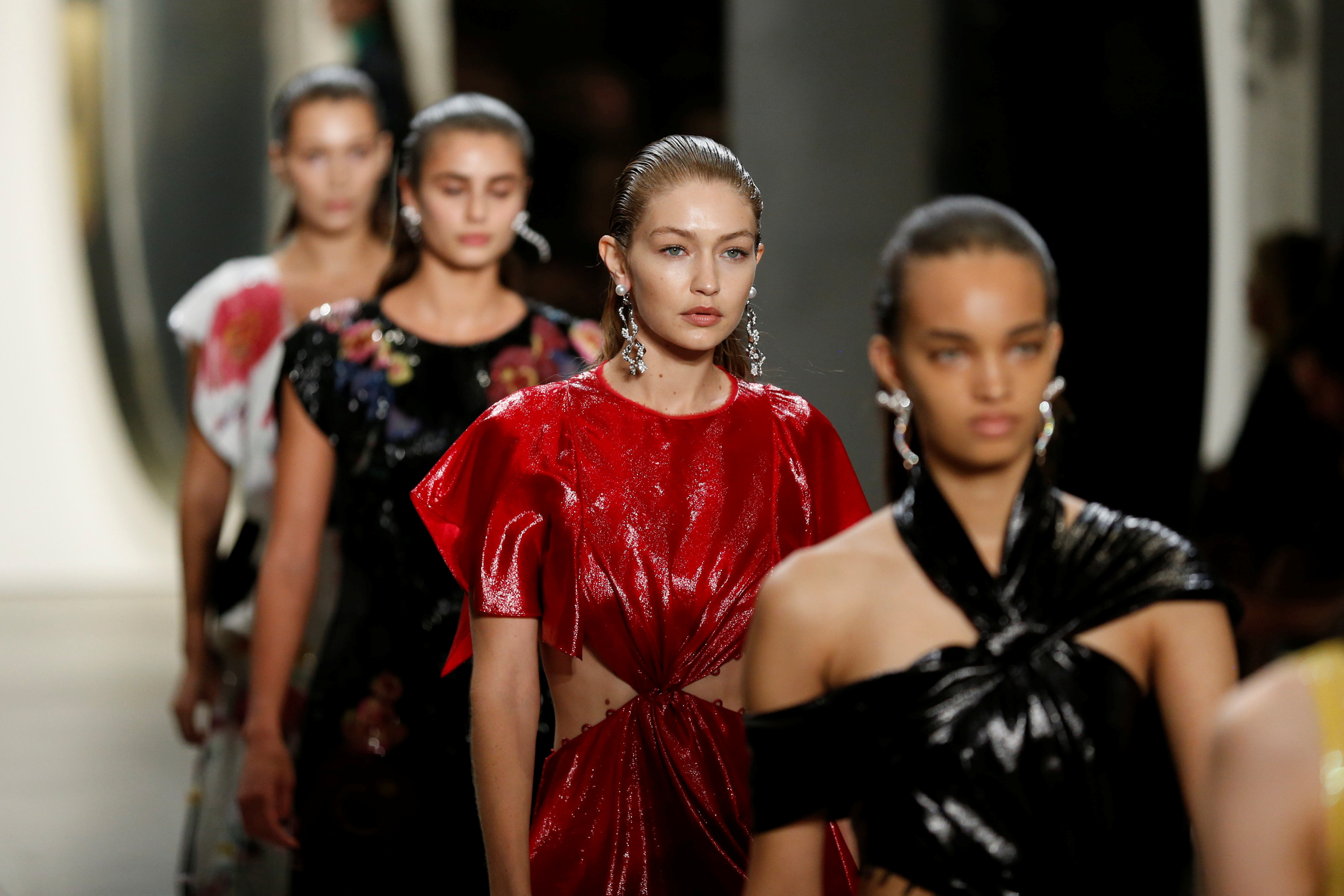 PRABAL GURUNG 2018 İLKBAHAR-YAZ DEFİLESİ