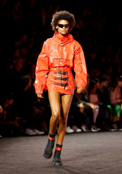 PUMA DEFİLESİNDE RIHANNA ŞOV