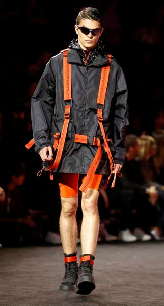 PUMA DEFİLESİNDE RIHANNA ŞOV