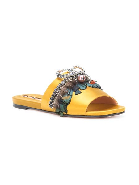 RENKLİ VE EĞLENCELİ TÜYLER HER YERDE