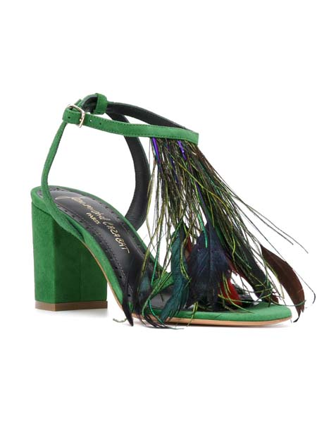 RENKLİ VE EĞLENCELİ TÜYLER HER YERDE