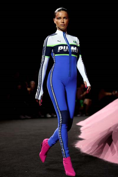 PUMA DEFİLESİNDE RIHANNA ŞOV