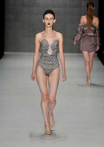 MBFW ISTANBUL BİRİNCİ GÜN DEFİLELERİ