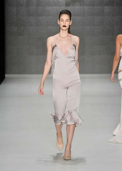 MBFW ISTANBUL BİRİNCİ GÜN DEFİLELERİ