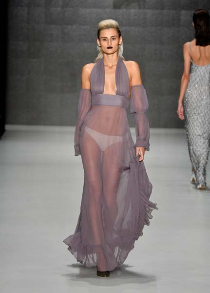 MBFW ISTANBUL BİRİNCİ GÜN DEFİLELERİ