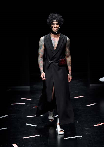 MBFW ISTANBUL BİRİNCİ GÜN DEFİLELERİ