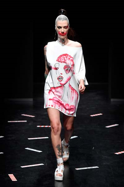 MBFW ISTANBUL BİRİNCİ GÜN DEFİLELERİ