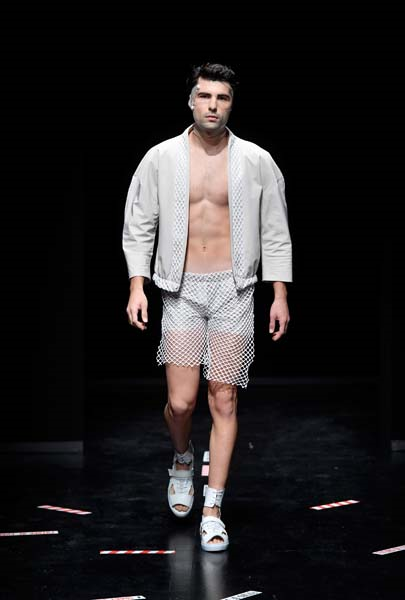 MBFW ISTANBUL BİRİNCİ GÜN DEFİLELERİ