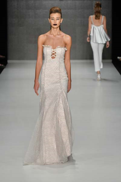 MBFW ISTANBUL BİRİNCİ GÜN DEFİLELERİ