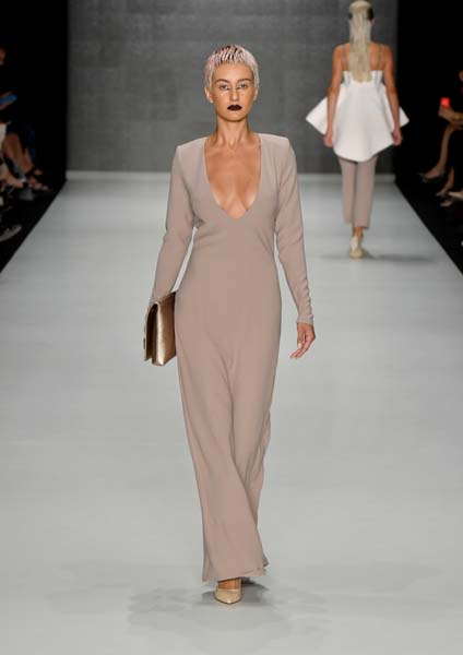 MBFW ISTANBUL BİRİNCİ GÜN DEFİLELERİ