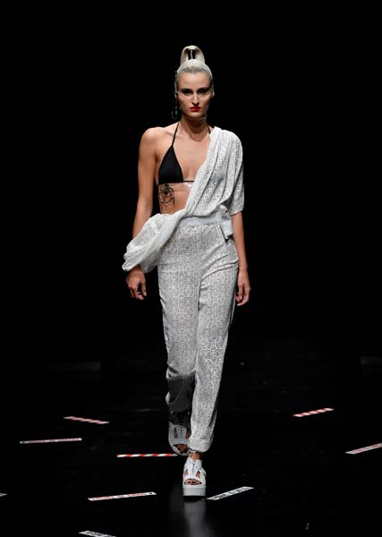 MBFW ISTANBUL BİRİNCİ GÜN DEFİLELERİ
