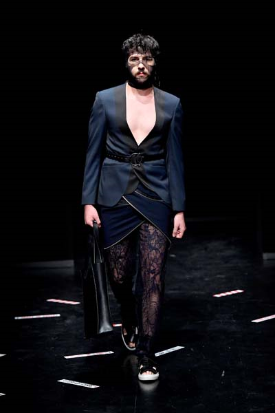 MBFW ISTANBUL BİRİNCİ GÜN DEFİLELERİ