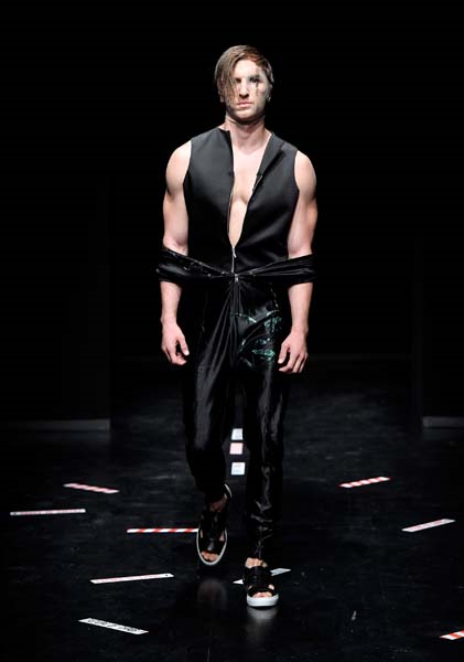 MBFW ISTANBUL BİRİNCİ GÜN DEFİLELERİ