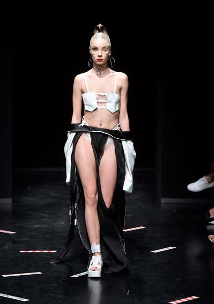 MBFW ISTANBUL BİRİNCİ GÜN DEFİLELERİ