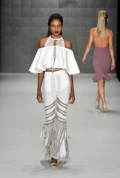 MBFW ISTANBUL BİRİNCİ GÜN DEFİLELERİ