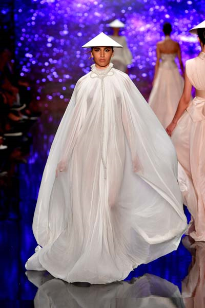 MBFW ISTANBUL ÖZGÜR MASUR DEFİLESİ