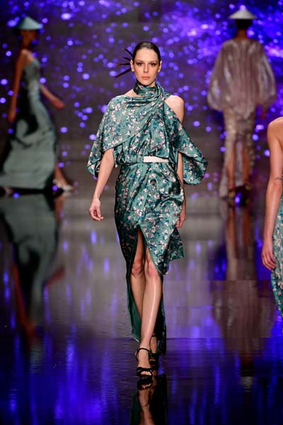 MBFW ISTANBUL ÖZGÜR MASUR DEFİLESİ